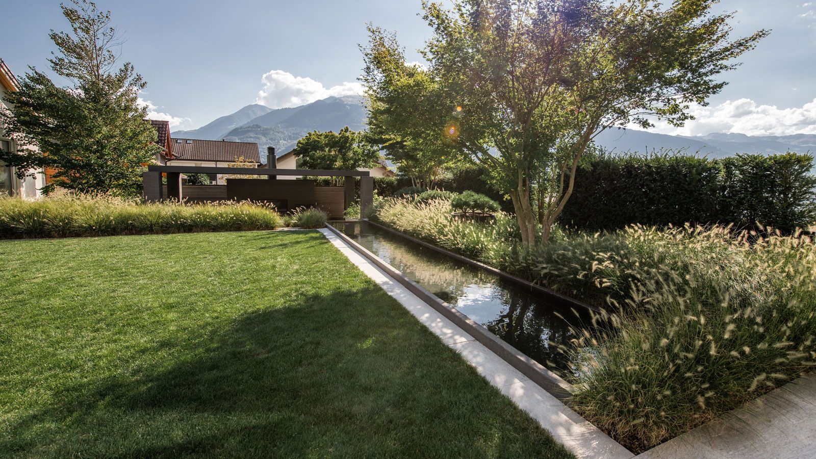 Another way of enhancing your outdoor space: an ornamental pool in Buender Herrschaft © Centro Schwimmbadtechnik AG Zierbecken Buendner Herrschaft - Wasser Innenarchitektur © Centro Schwimmbadtechnik AG.jpg